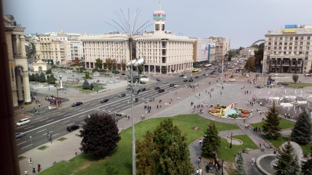 Independence Square - Khreschatyk. View On Independence Sq. Fountains Κίεβο Εξωτερικό φωτογραφία