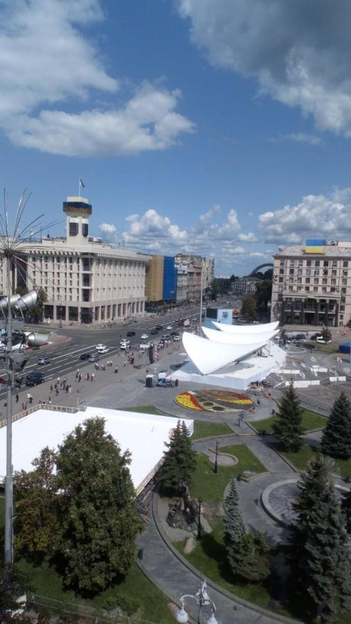 Independence Square - Khreschatyk. View On Independence Sq. Fountains Κίεβο Εξωτερικό φωτογραφία