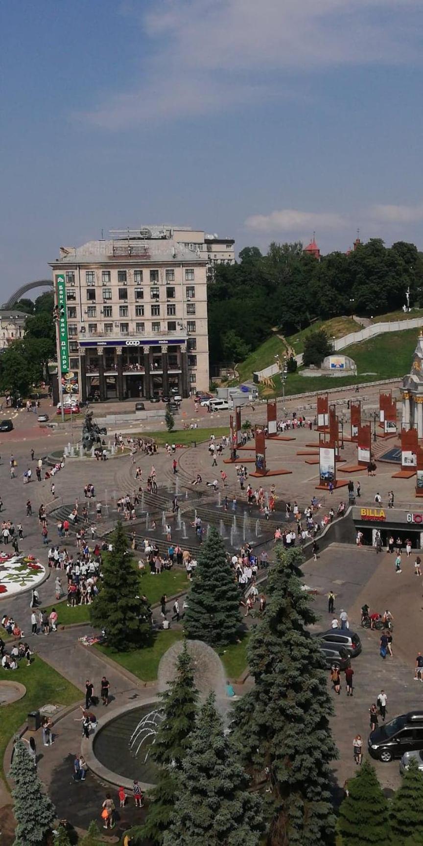 Independence Square - Khreschatyk. View On Independence Sq. Fountains Κίεβο Εξωτερικό φωτογραφία