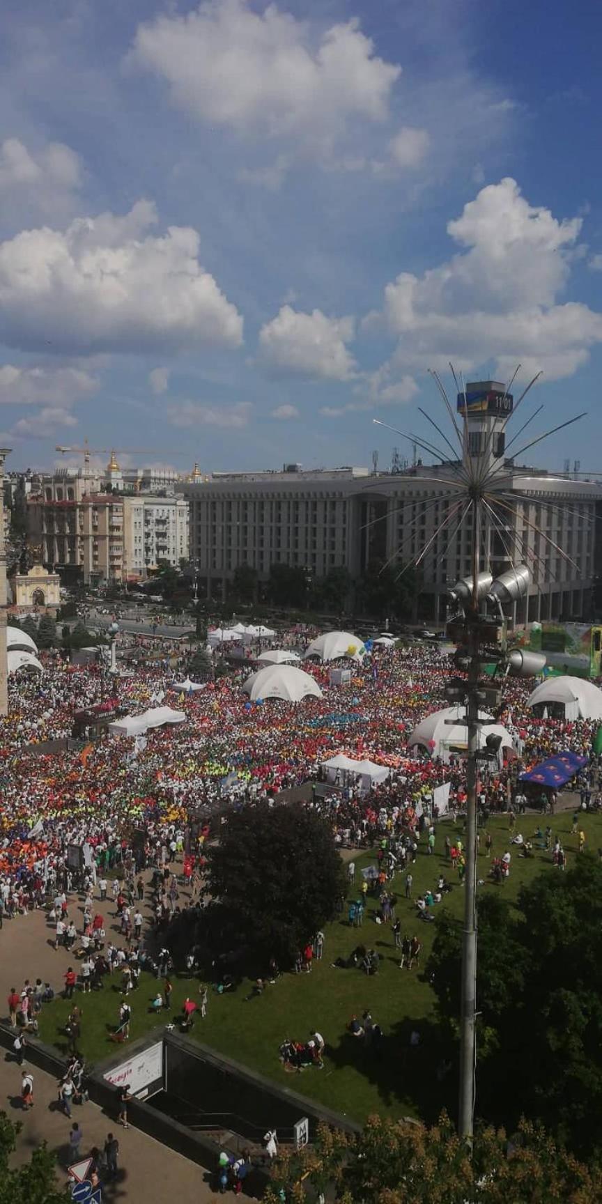 Independence Square - Khreschatyk. View On Independence Sq. Fountains Κίεβο Εξωτερικό φωτογραφία