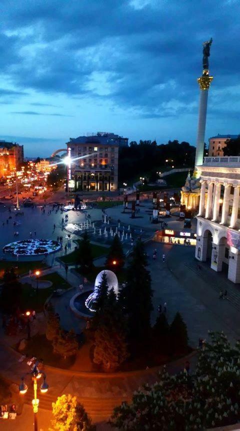 Independence Square - Khreschatyk. View On Independence Sq. Fountains Κίεβο Εξωτερικό φωτογραφία