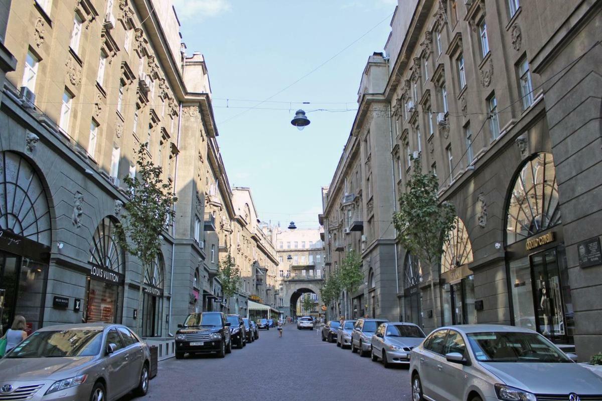 Independence Square - Khreschatyk. View On Independence Sq. Fountains Κίεβο Εξωτερικό φωτογραφία