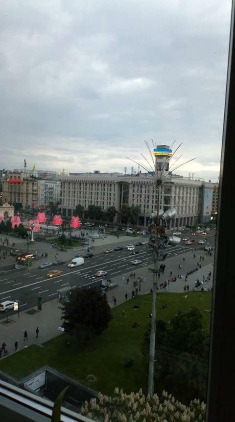Independence Square - Khreschatyk. View On Independence Sq. Fountains Κίεβο Εξωτερικό φωτογραφία