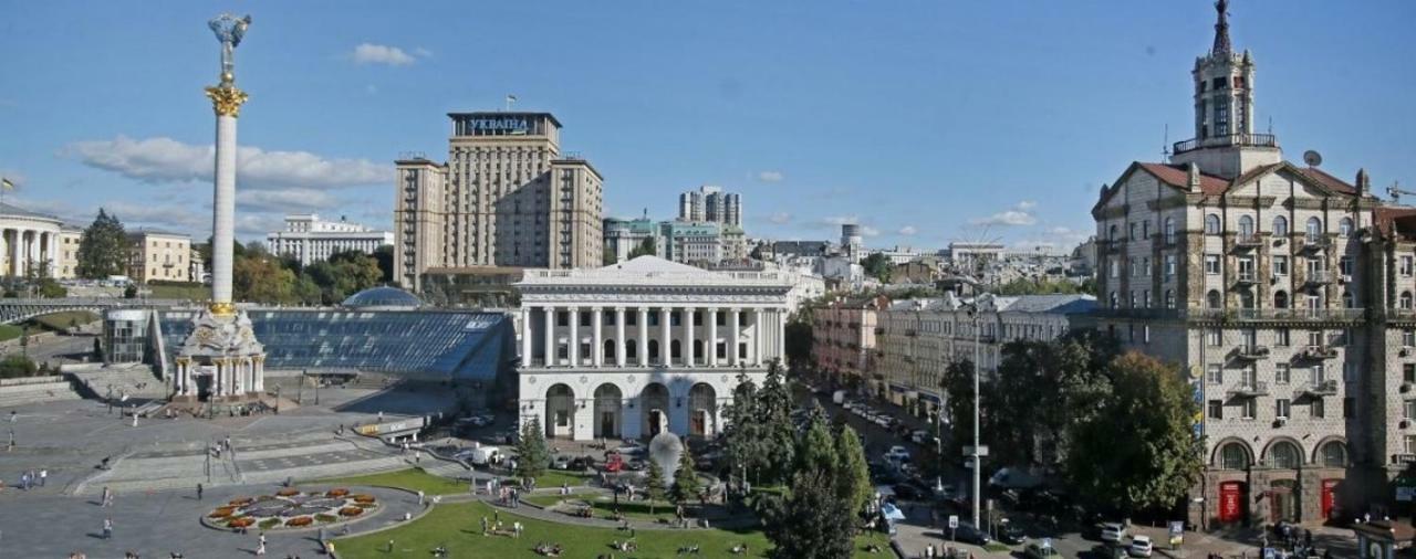 Independence Square - Khreschatyk. View On Independence Sq. Fountains Κίεβο Εξωτερικό φωτογραφία
